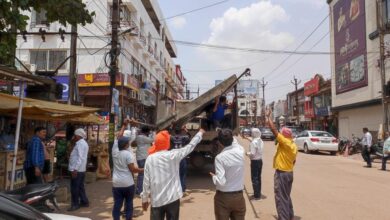 अवैध होर्डिंग एवं पोस्टर को हटाने नगर पालिक निगम भिलाई ने चलाया अभियान