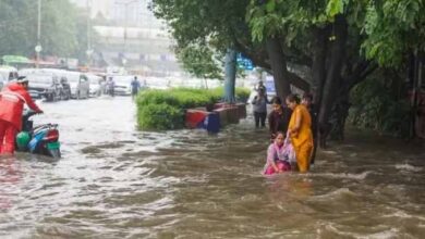 दिल्ली में यमुना उफान पर, कई इलाकों को तुरंत छोड़ने की चेतावनी, केजरीवाल के घर-दफ्तर तक बाढ़ का पानी