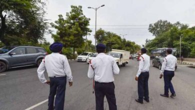 ट्रैफिक पुलिस का बिना हेलमेट और बिना सीटबेल्ट के वालों के खिलाफ विशेष अभियान