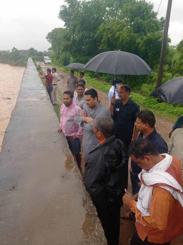 उच्च शिक्षा मंत्री ने आड़पथरा डैम का किया निरीक्षण