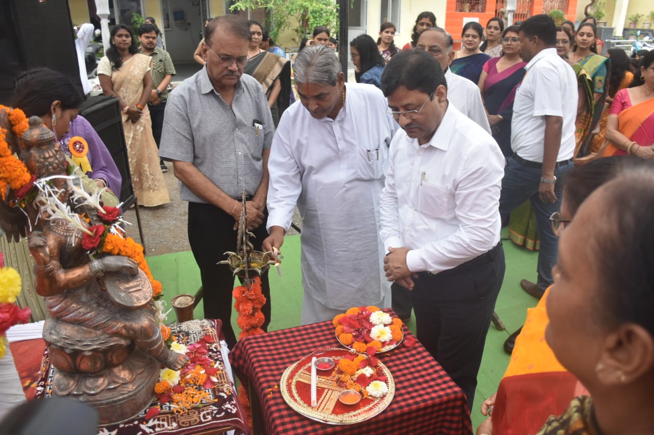 डागा कालेज में नव प्रवेशित छात्राओं का स्वागत समारोह