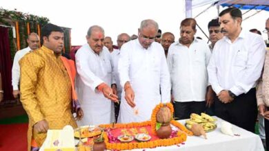 मुख्यमंत्री ने नवा रायपुर में कमर्शियल हब, एरोसिटी और शहीद स्मारक की रखी आधारशिला