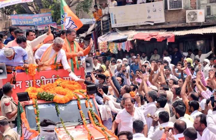 किलेश्वर महादेव का पूजन कर,  राजनाथ सिंह नीमच में जन आशीर्वाद’ यात्रा को दिखाई हरी झंडी