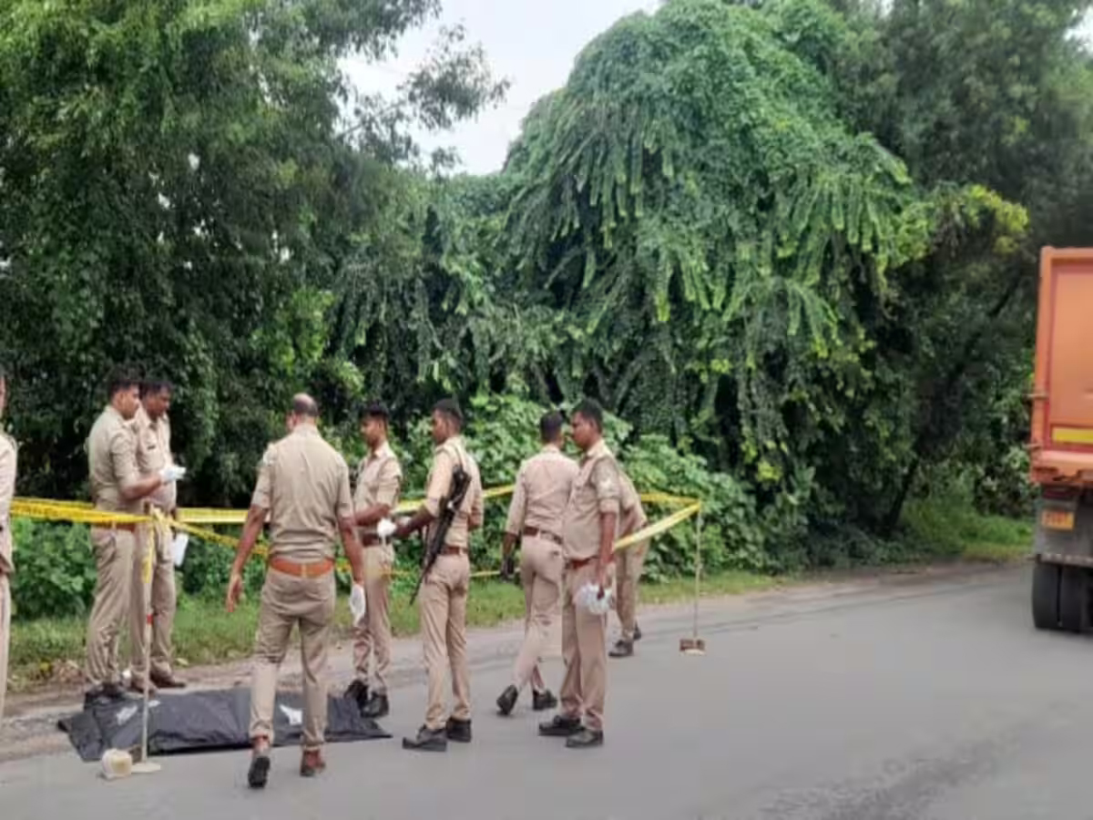 टक्कर लगने से फंसी बाइक को तीन सौ मीटर घसीटता ले गया ट्रक, युवक की मौत