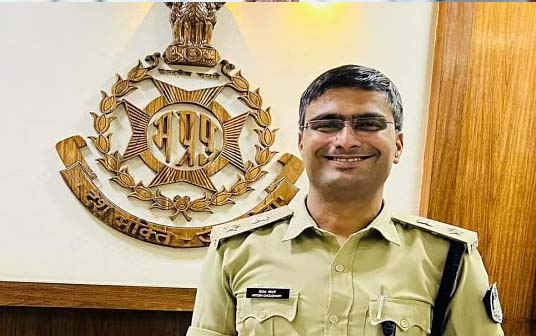 चुनाव आयोग ने SP रेल हितेश चौधरी को हटाया