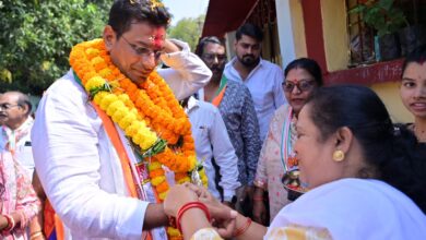 विधायक देवेंद्र यादव को बहनों ने बांधा विश्वास का बंधन,कहा अब बहनों की बारी है