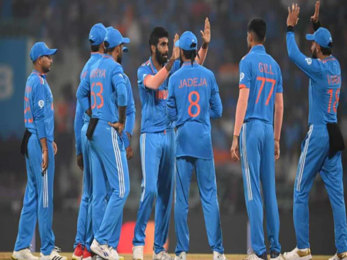 भारतीय गेंदबाजों का कहर देख पूर्व पाकिस्तानी क्रिकेटर को लगी मिर्ची, BCCI-ICC पर लगाया गेंदों से धोखाधड़ी का आरोप