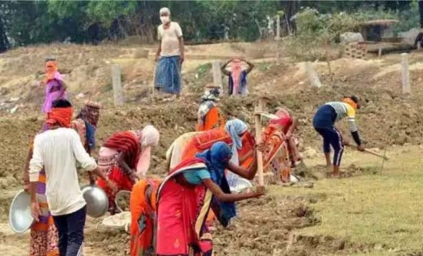 बंगाल के साथ ‘मनरेगा’ विवाद सुलझा सकती है केंद्र सरकार