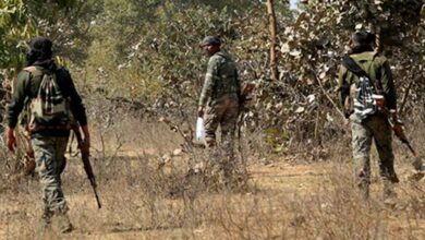 पुलिस को बड़ी कामयाबी, छह नक्सलियों के घायल होने की सूचना, गोलीबारी अभी भी जारी