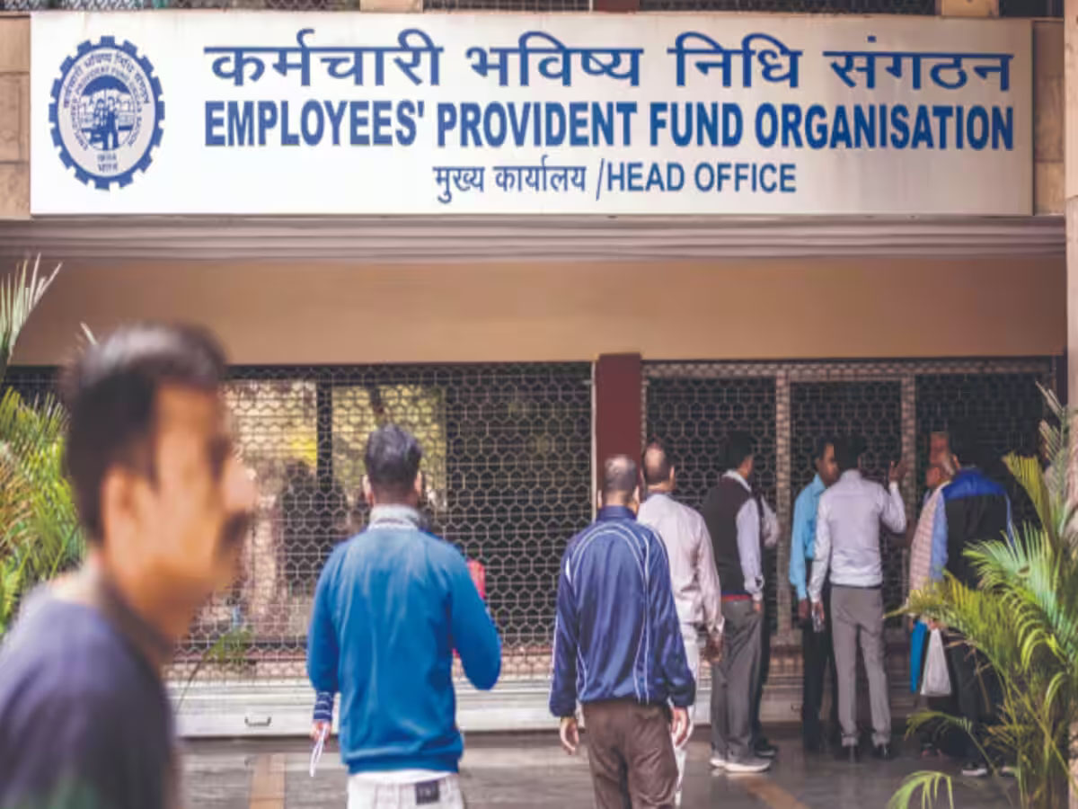 EPFO का बड़ा फैसला: कोरोना एडवांस सुविधा बंद! अकाउंट फ्रीज पर भी एक्शन