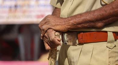 पुलिस बनकर मसाज सेंटरों में छापा मारने वाले दबोचे