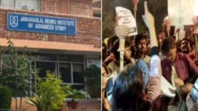 देश विरोधी नारे लगाए तो 10,000 रुपया जुर्माना, JNU में लगे कौन से नियम, मशाल लेकर निकले छात्र