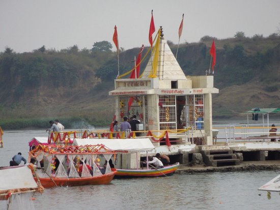 श्रीरामलला की प्राण प्रतिष्ठा के अवसर पर आज 51 हजार दीपों से रोशन होगा जबलपुर का नर्मदा तट