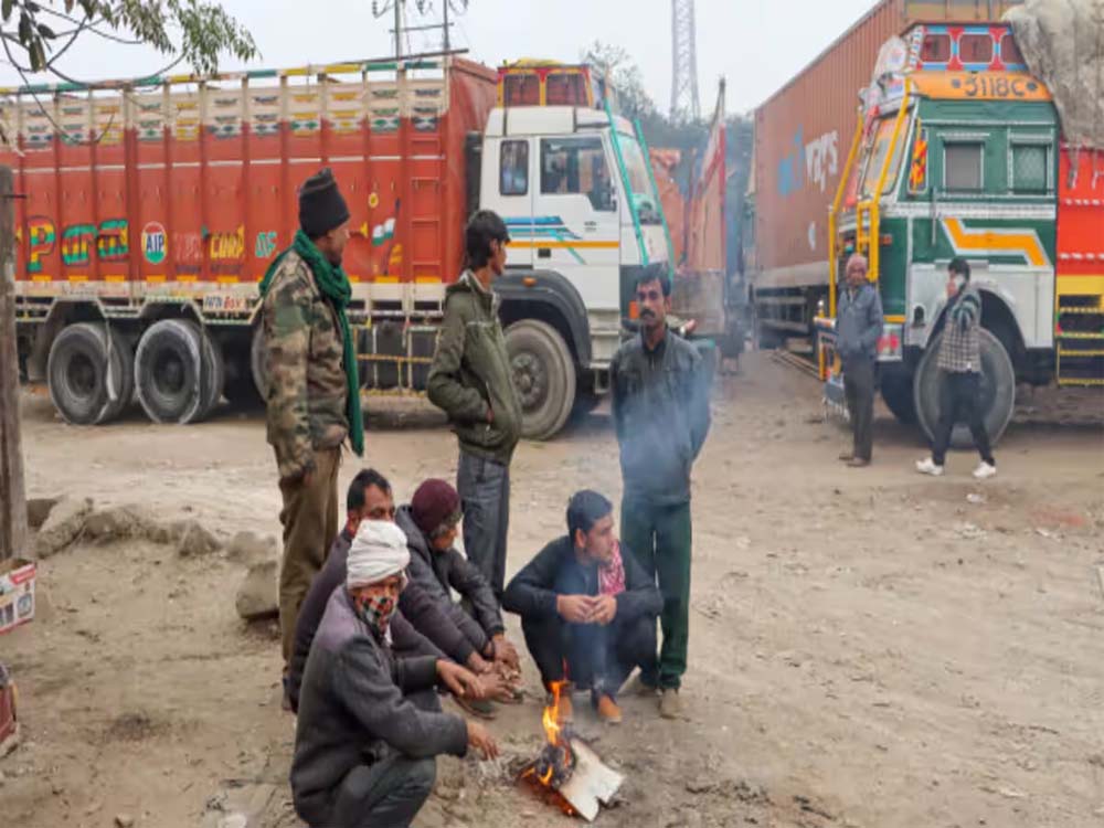 हिट एंड रन कानून पर ट्रक ड्राइवरों का ठंडा नहीं पड़ा गुस्सा, यहां हुआ बेमियादी हड़ताल का ऐलान