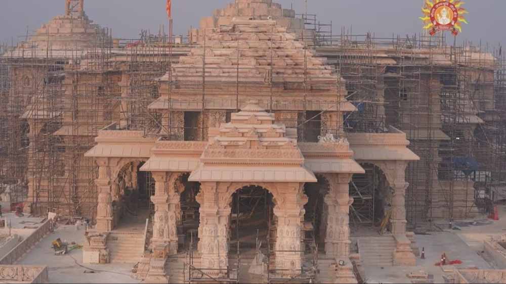 अयोध्या में कांग्रेस के समर्थकों और राम मंदिर में आए भक्तों के बीच हुयी झड़प,झंडा लेकर घुसने पर हुआ विवाद