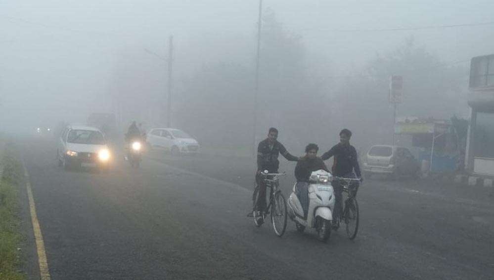 आज का कैसा रहेगा मौसम? कोहरे और शीतलहर के बीच विभाग ने जारी किया बड़ा अलर्ट