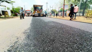 गुणवत्ताहीन सड़क निर्माण और अमानक कार्य पर ठेकेदार निलंबित, लोक निर्माण विभाग ने की कार्रवाई