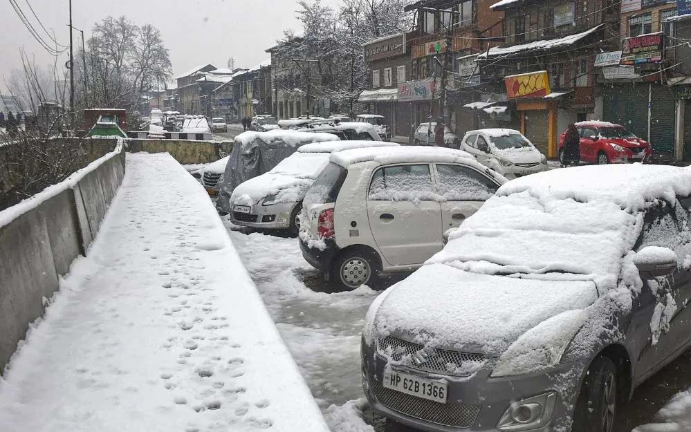 भूस्खलन के कारण श्रीनगर-जम्मू राष्ट्रीय राजमार्ग बंद