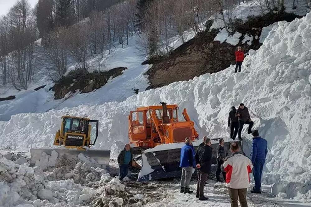 पाकिस्तान के गिलगित-बल्तिस्तान में बरसात, बर्फ से जनजीवन अस्त-व्यस्त