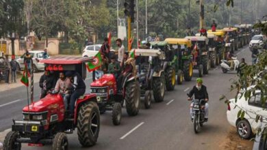 किसानों का सरकार के खिलाफ प्रदर्शन लगातार जारी, आंदोलन से पहले पुलिस की किसान नेताओं के घर दबिश