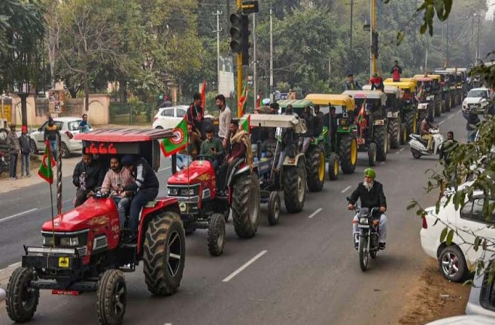 किसानों का सरकार के खिलाफ प्रदर्शन लगातार जारी, आंदोलन से पहले पुलिस की किसान नेताओं के घर दबिश