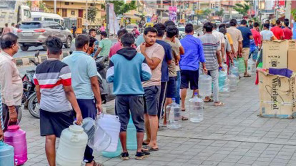 Bengaluru Water Crisis: पानी की फिजूल खर्ची पर लगेगा 5 हजार का जुर्माना… जल संकट से जूझ रहे बेंगलुरु में नया फरमान