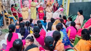 महिला कांग्रेस प्रत्याशी राजेन्द्र साहू के पक्ष में कर रही धुआंधार प्रचार,मिल रहा है लोगो का समर्थन