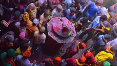 होली पर भक्तों की भारी आमद की आशंका को देखते हुए वरिष्ठ नागरिकों और बच्चों से अपनी यात्रा की योजना न बनाने का आग्रह किया