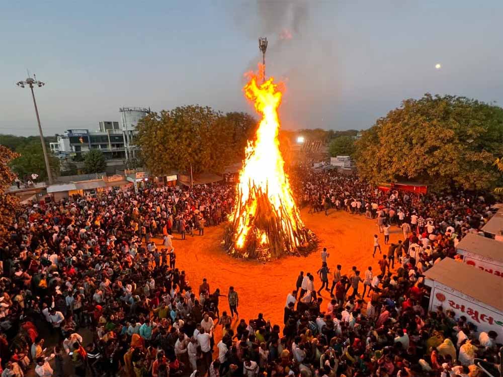 पूर्णिमा तिथि को होलिका दहन की जाती है, इस बार भद्रा का साया रहेगा