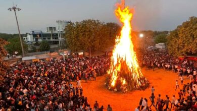 बिजली-खंभे के पास या बिजली लाइनों के नीचे होलिका दहन न करें