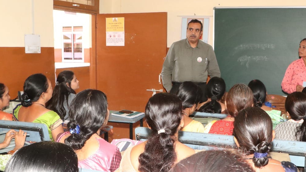 स्वीप गतिविधि “विद्या दान” के तहत सेंट एंजिल पब्लिक स्कूल डिंडौरी में आयोजित हुआ पोस्टकार्ड लेखन कार्यक्रम