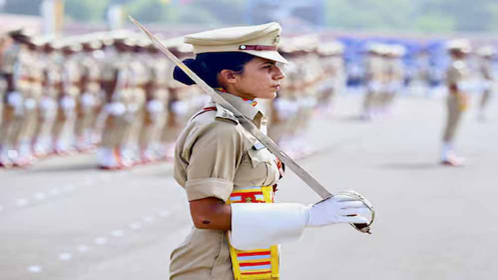 CRPF में अधिकारी बनने का सुनहरा मौका, ग्रेजुएट के लिए शानदार अवसर, बेहतरीन मिलेगी मंथली सैलरी