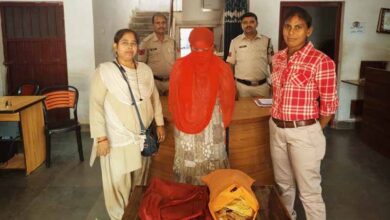 रतनपुर पुलिस ने गांजा बेचने के लिए ग्राहक तलाश रही महिला को किया  गिरफ्तार