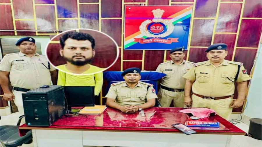 आरपीएफ पुलिस ने टिकट दलाली के आरोप युवक को गिरफ्तार