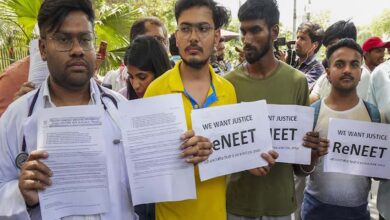 अब NEET विवाद में ‘मंत्रीजी’ की एंट्री… NHAI गेस्ट हाउस में कैसे बुक हुआ आरोपी अभ्यर्थी का कमरा?