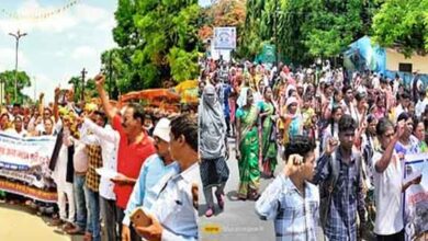 छत्तीसगढ़-बीजापुर में आदिवासियों ने रैली निकाली, नौकरी सहित 14 सूत्रीय मांगों  को लेकर प्रदर्शन