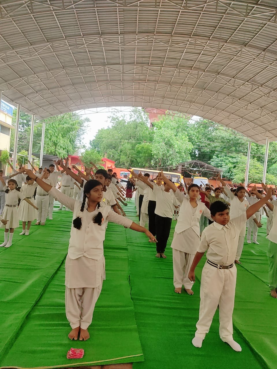 सरस्वती विहार अग्रेजी माध्यम स्कूल में अंतरराष्ट्रीय योग दिवस मनाया गया