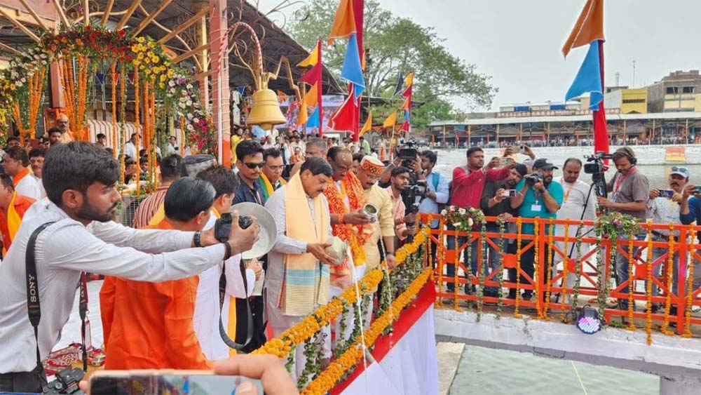 मुख्यमंत्री डा. मोहन यादव ने मुलताई में आंबेडकर चौक पर बाबा साहब की प्रतिमा पर माल्यार्पण किया