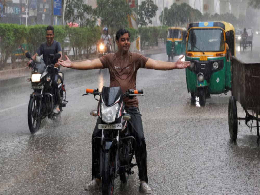 मौसम विभाग ने हिमाचल प्रदेश के सात जिलों में भारी बारिश का ऑरेंज अलर्ट जारी किया