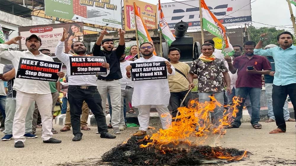 नीट पेपर लीक मामले में अलग-अलग शहरों में हुई घटनाओं की विश्वसनीयता पर खड़े कर रही सवाल नीट पेपर लीक मामले में अलग-अलग शहरों में हुई घटनाओं की विश्वसनीयता पर खड़े कर रही सवाल