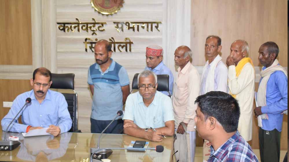 कलेक्टर ने की 265 आवेदन पत्रो पर जनसुनवाई कलेक्टर ने की 265 आवेदन पत्रो पर जनसुनवाई