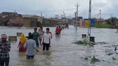 द्वारका में भारी बारिश से तीन की मौत, दक्षिण गुजरात के कई जिलों में स्कूल-काॅलेज बंद, IMD ने जारी किया ‘रेड अलर्ट’