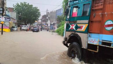 टीकमगढ़ में जोरदार बारिश से बाढ़ जैसे हालात, कई मार्गों पर आवागमन अवरुद्ध