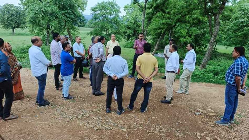 सीईओ जिला पंचायत ने किया डेम्हा गांव का भ्रमण, ग्रामवासियों से की चर्चा सीईओ जिला पंचायत ने किया डेम्हा गांव का भ्रमण, ग्रामवासियों से की चर्चा