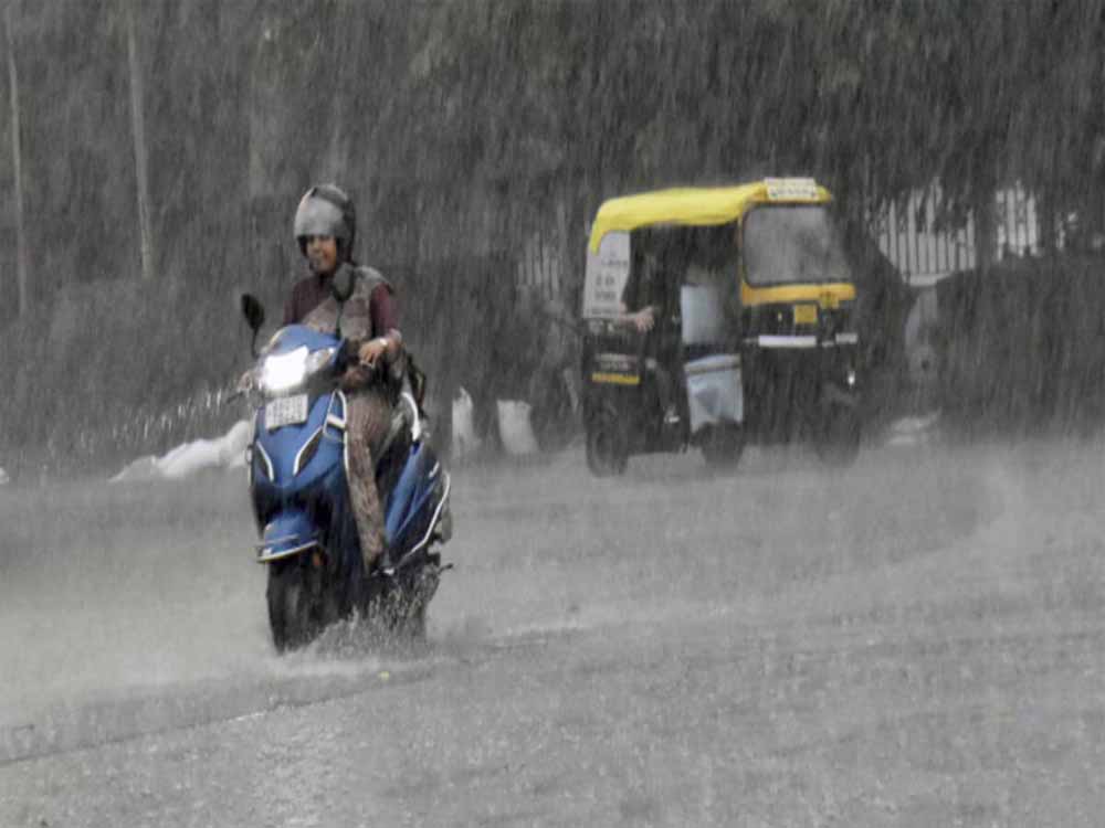 देशभर में इन दिनों भारी बारिश का दौर जारी, यूपी में अगले पांच दिनों तक होने जा रही मूसलाधार बारिश