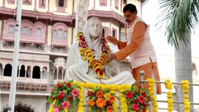 मुख्यमंत्री डॉ. यादव ने केंद्रीय मंत्री श्री यादव के साथ देवी अहिल्या बाई होल्कर की प्रतिमा पर किया माल्यार्पण