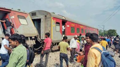 उत्तर प्रदेश के गोंडा में आज दोपहर को हुए रेल हादसे के बाद कई ट्रेन कैंसिल हुई