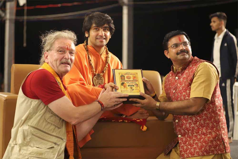 बागेश्वर धाम में 5 दिवसीय गुरु पूर्णिमा महोत्सव चल रहा है, 10 थानों की पुलिस संभाल रही सुरक्षा व्यवस्था बागेश्वर धाम में 5 दिवसीय गुरु पूर्णिमा महोत्सव चल रहा है, 10 थानों की पुलिस संभाल रही सुरक्षा व्यवस्था