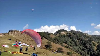 मानसून सीजन के चलते बीड़ बिलिंग में पैराग्लाइडिंग पर लगी रोक, आदेशों की अवलेहना पर होगी कार्रवाई