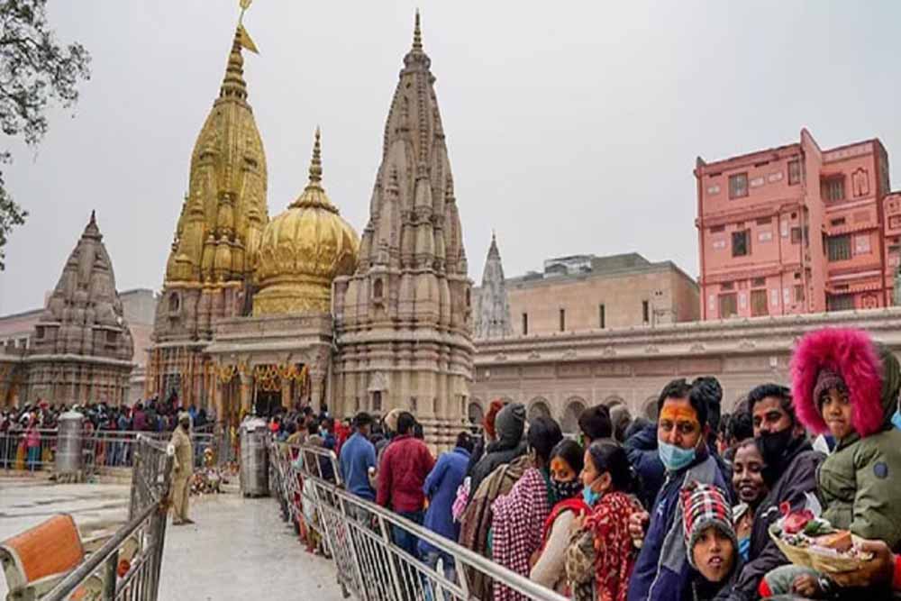 काशी विश्वनाथ मंदिर के वाराणसी में बड़ी संख्या में कांवड़ यात्री पहुंचते हैं, तैयारियों को लेकर प्रशासन अलर्ट